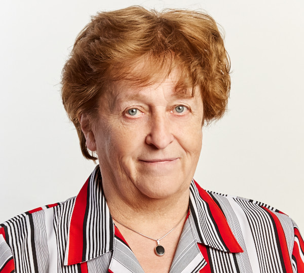 dr. Sényi Kata­lin